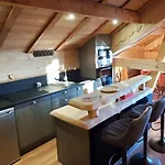 Panoramique Et De La Source Alpesi faház